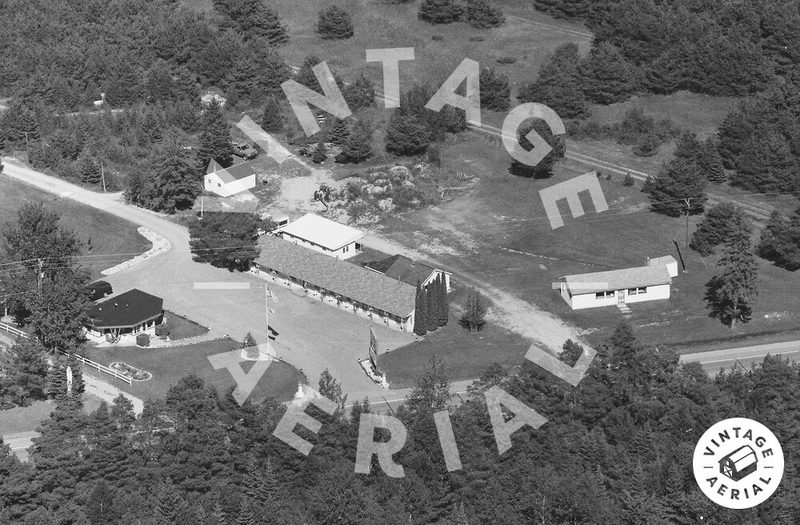 Mackinac Lakefront Cabins (Mackinac Motor Lodge Resort) - 1999